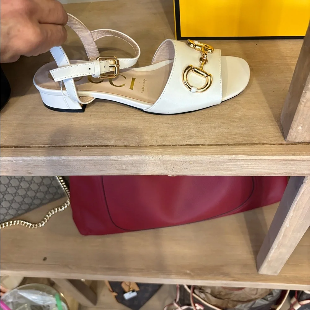 Gucci Cream Sandals with Gold Details - Picture 2 of 3